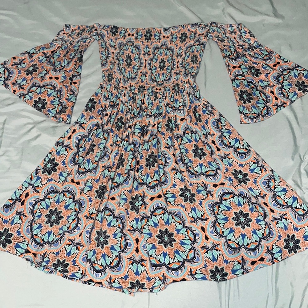 Beautiful floral summer strapless dress! 🌸🏖️